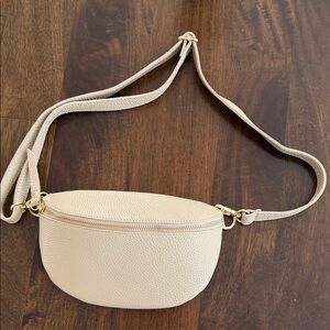 Ellie Beaumont - Elegant Cream Crossbody Bag